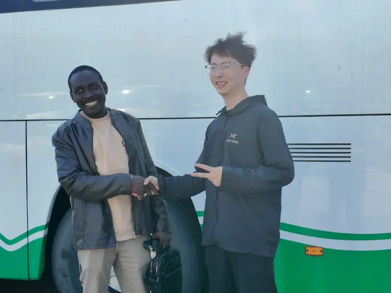 Mei Habari Njema: Mabasi ya Abiria Yanayotumika ya China Honglong Yaanzisha Ushirikiano wa Kimkakati na Wafanyabiashara wengi wa Kimataifa wa Magari