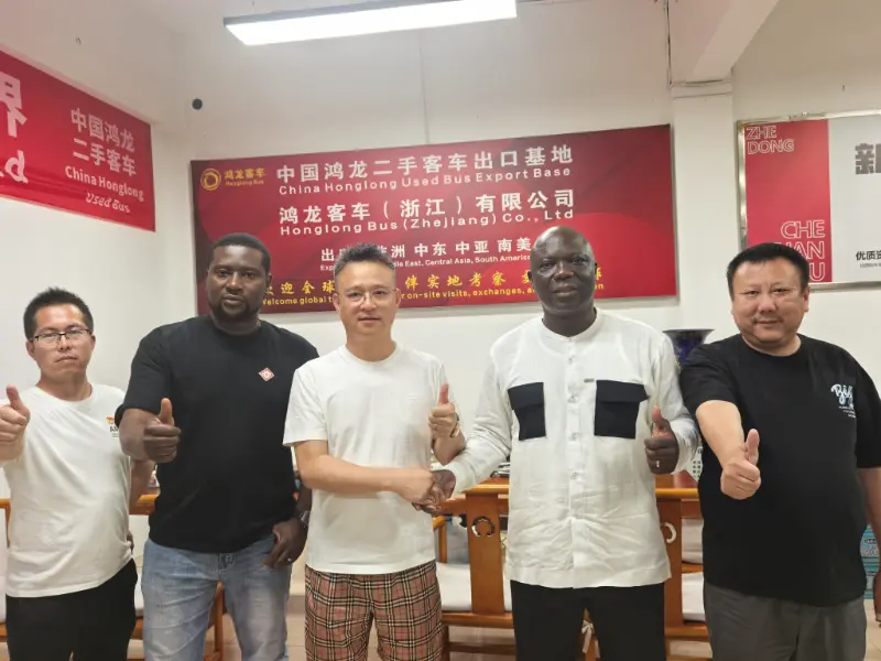China Honglong Inaongeza Mabasi yenye Deka Mbili kwenye Ununuzi wa Makocha Uliotumika; Ziara za Tovuti ya Mteja wa Kiafrika Zinaendelea Sambamba