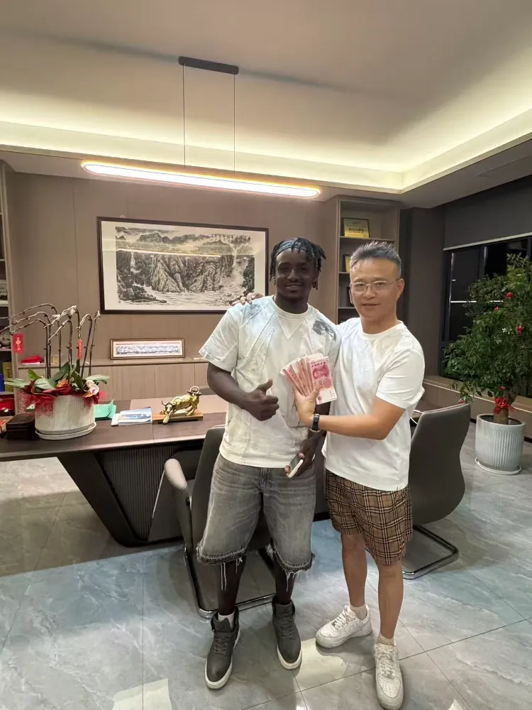 Mabasi Yanayotumika ya China Honglong Yafikia Vitengo 100+ Vilivyouzwa Katika Nusu ya Kwanza ya 2026, Kupanua Ugavi wa Malipo wa Kimataifa
